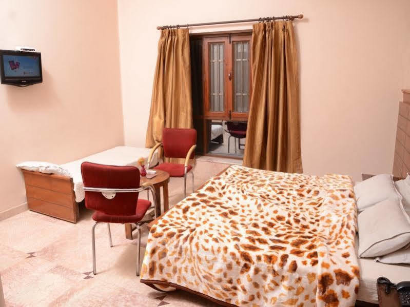 Capital O 10953 Dayal Lodge - A Boutique Hotel Agra  Eksteriør bilde